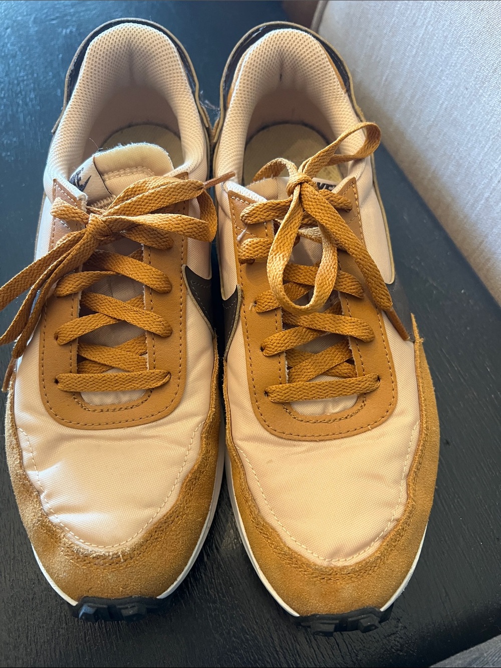 Women waffle debut Casual Retro Runner in Tan sz 9.5